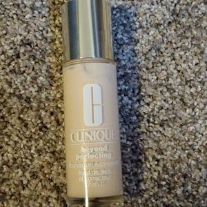 Clinique Beyond Perfecting foundation - Shell